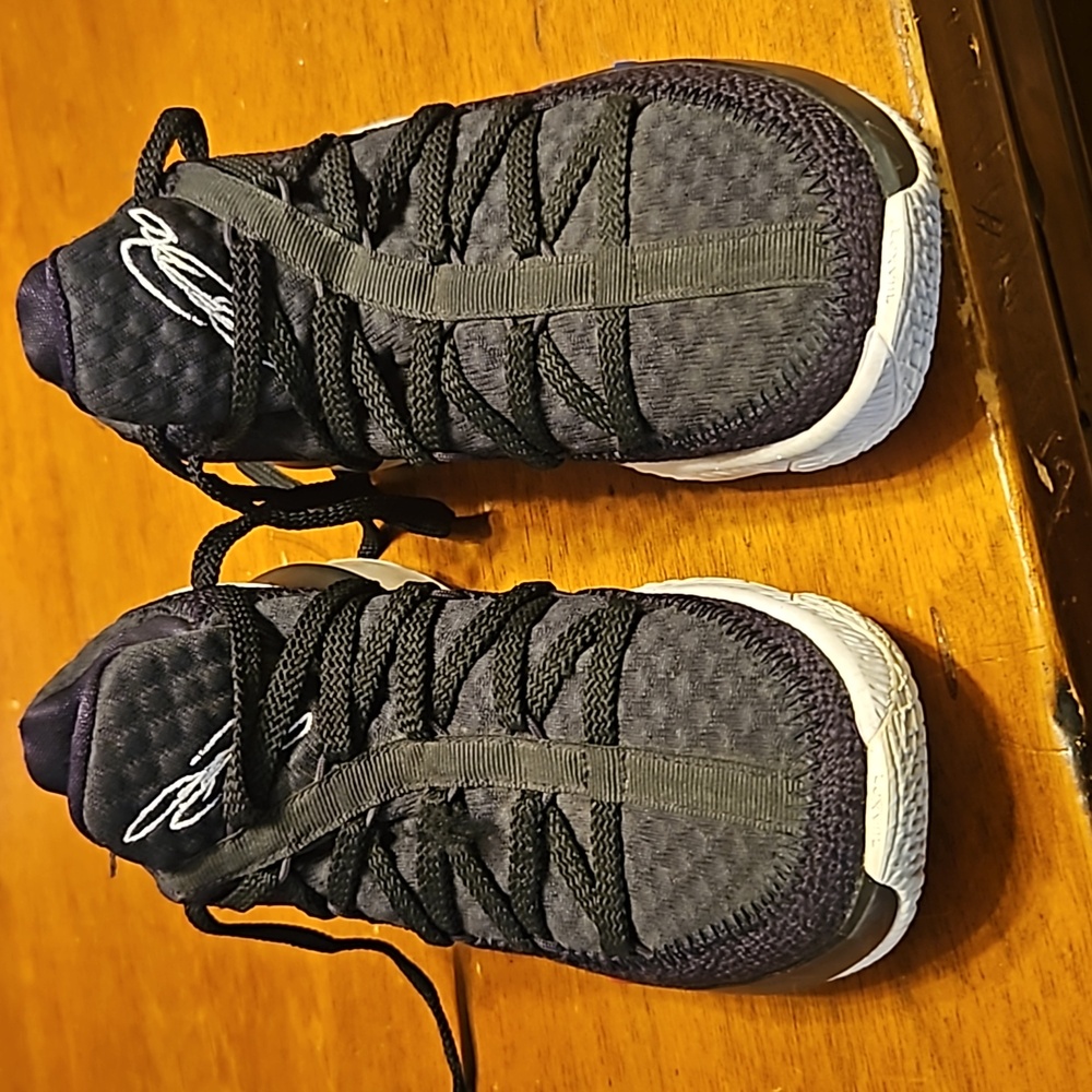 Nike LeBron James Low Black Sneakers. Women's size 4.5.